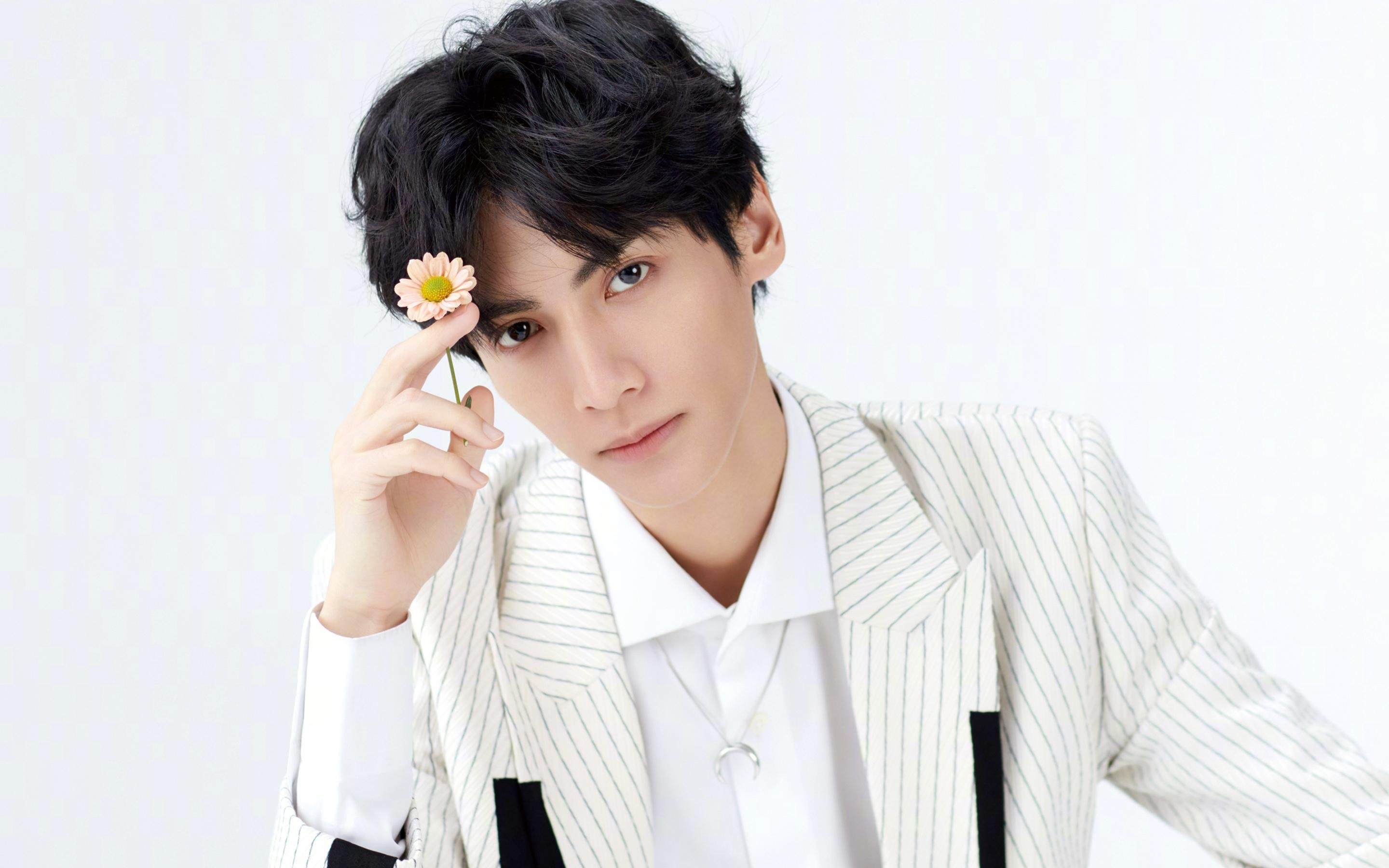 欧冠经典战术分析:如何破解对手防线?,欧冠对战规则